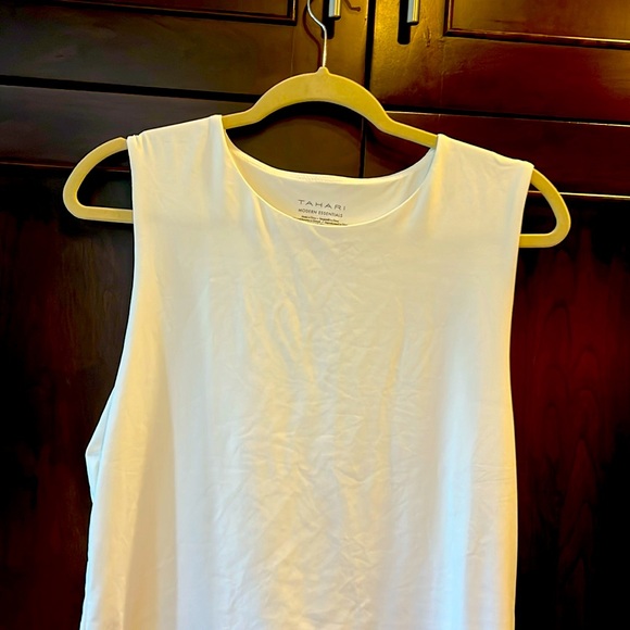 #66 NWT tahari sleeveless top - Picture 1 of 5